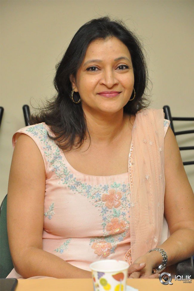 Manasuku-Nachindi-Movie-Team-At-Kasturba-Gandhi-College